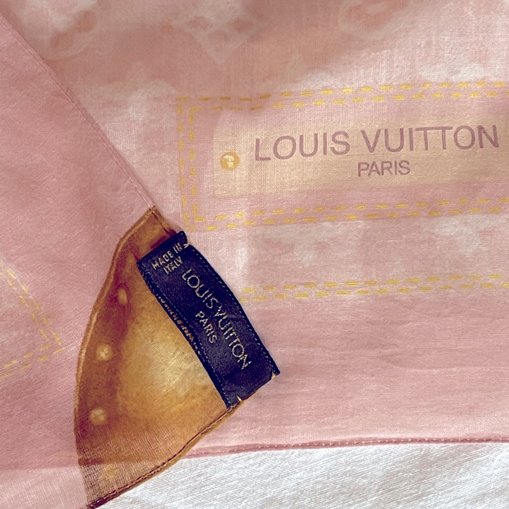 100% authentic Light pink Louis Vuitton scarf.